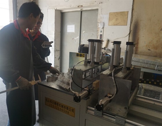 铝工业型材锯切机 铝工业型材锯切机