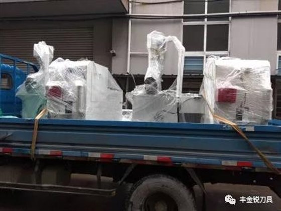 两台全自动切铝机