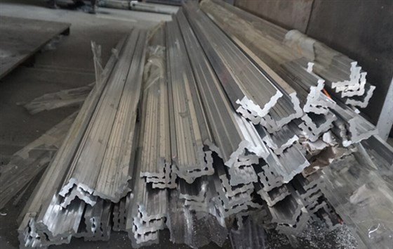 全自动铝合金切割机尾料都哪里去了？