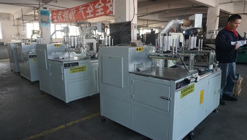 邓氏机械生产车间一角