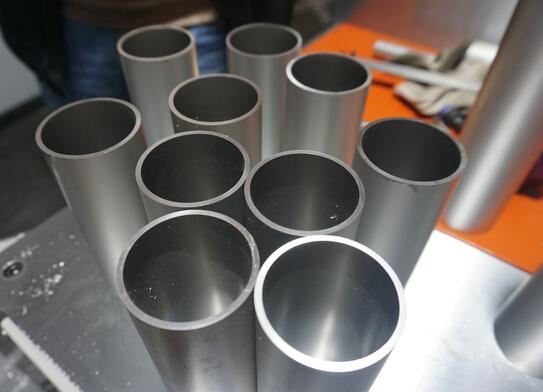 【苏州】薄壁铝圆管切割老是翻边、毛刺，用邓氏切铝机免费解决锯切问题